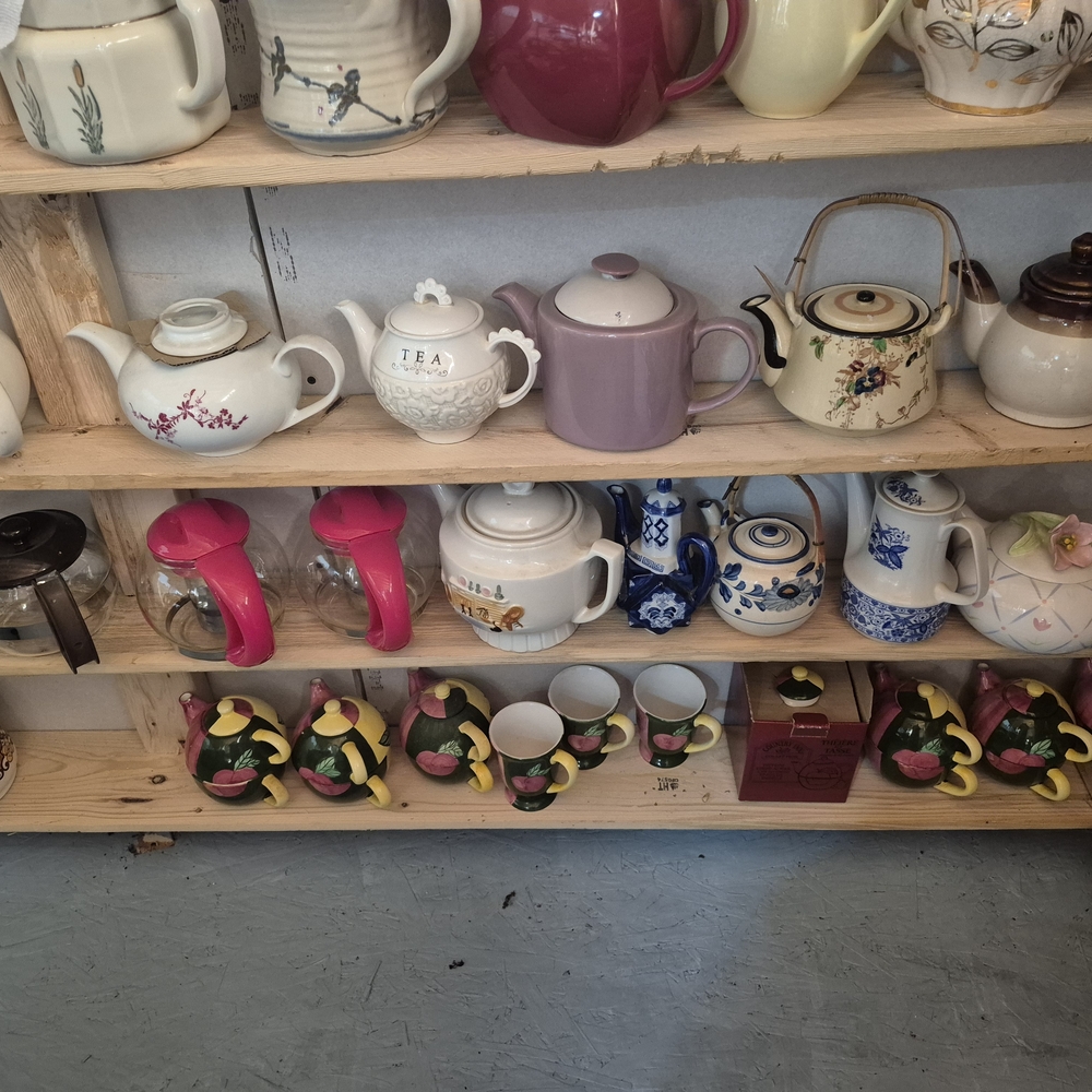 Assorted Ceramic Teapot Collection - Picture 12 of 16